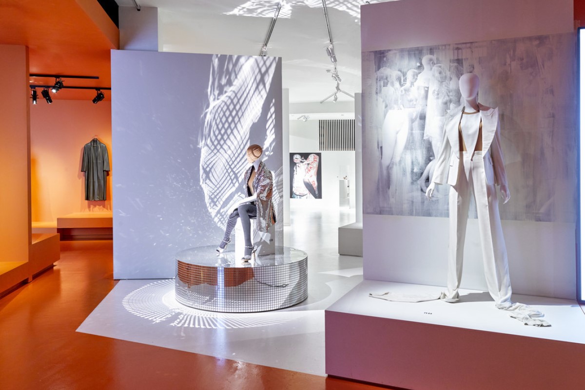 Margiela, the Hermès years - Exhibiting Fashion
