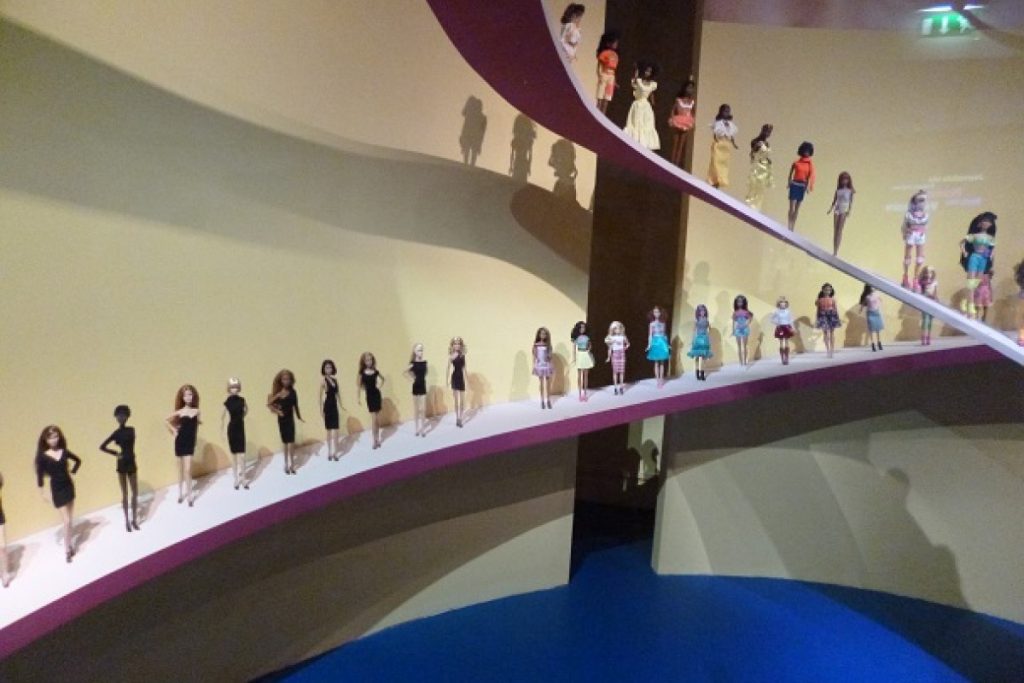 Exhibition display of dolls on curved runway