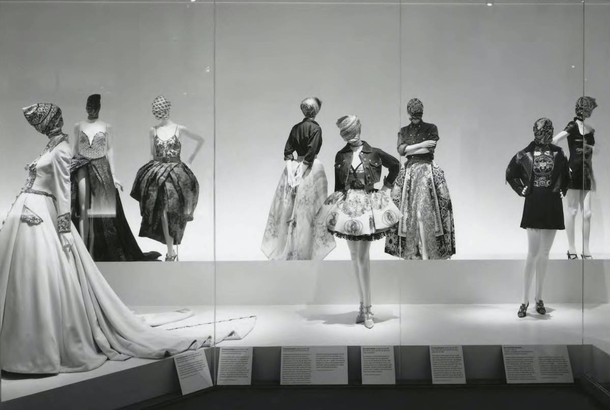 Gianni Versace - Exhibiting Fashion