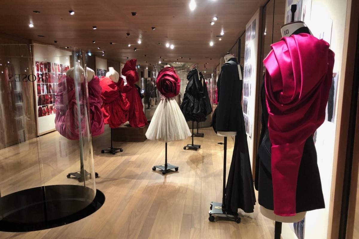 Alexander McQueen: Roses - Exhibiting Fashion