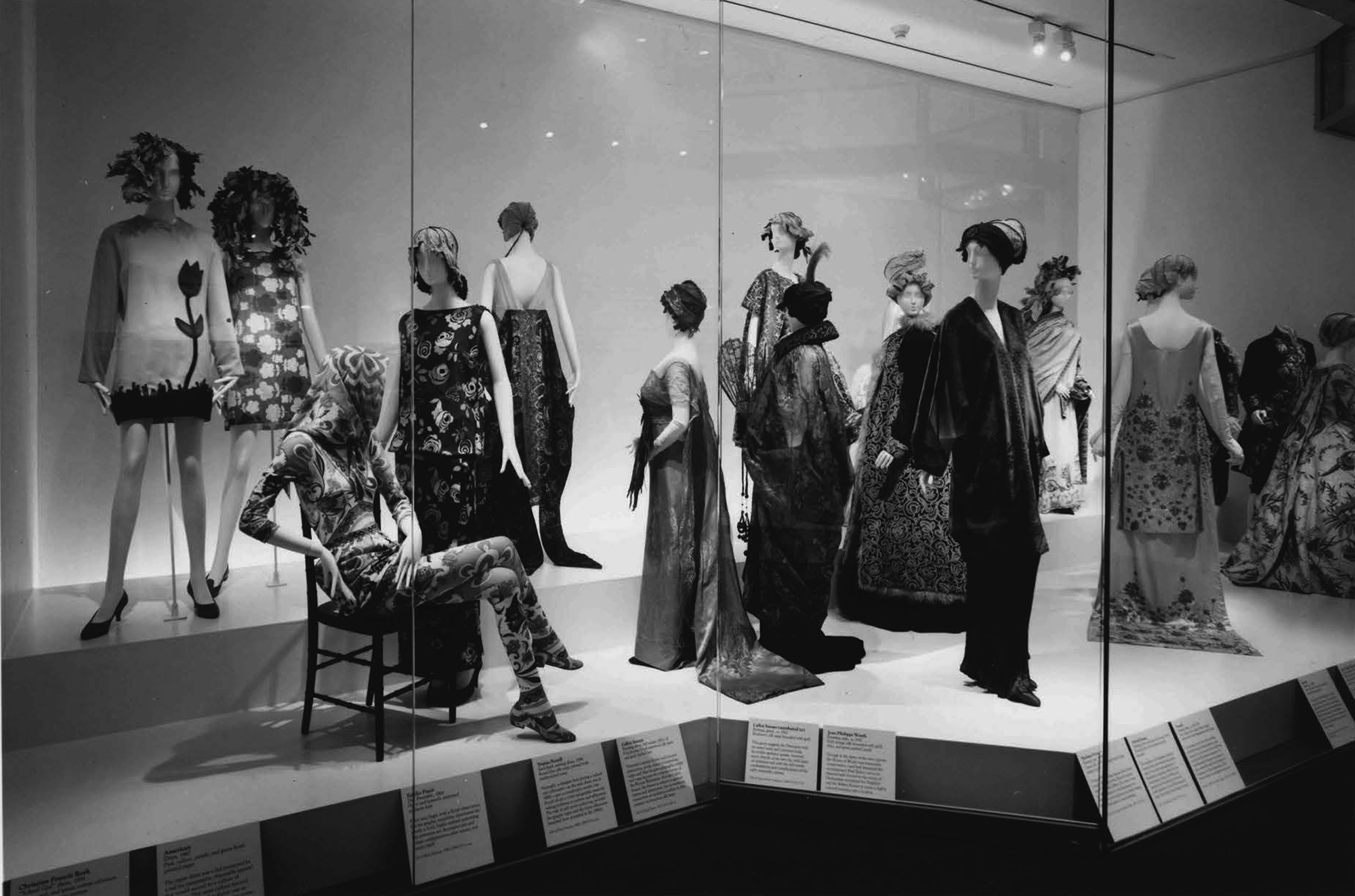 Fashion Exhibitions and Flowers: Amy de la Haye - Exhibiting Fashion