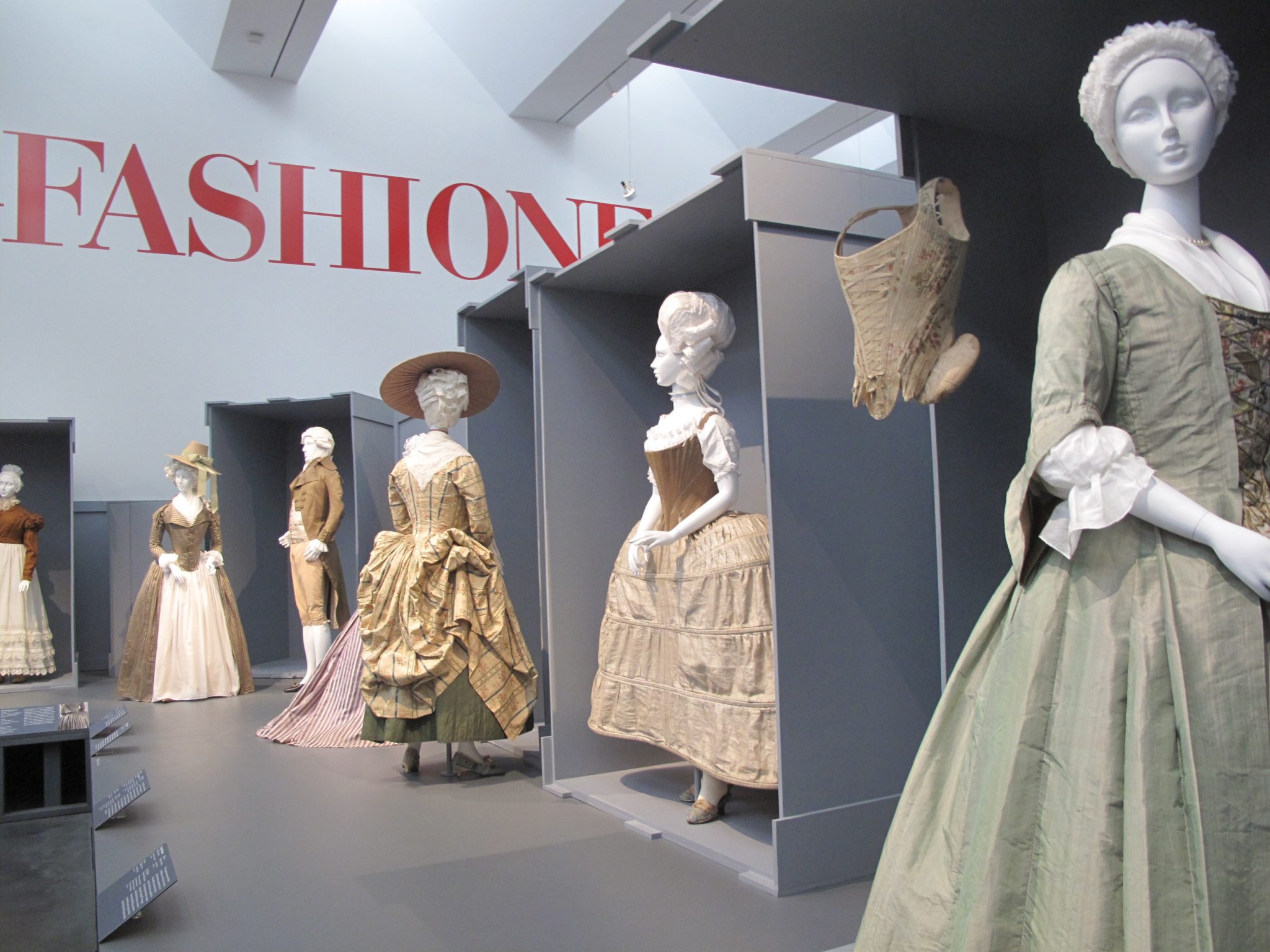 Fashioning Fashion: European Dress in Detail 1700–1915 - Exhibiting Fashion