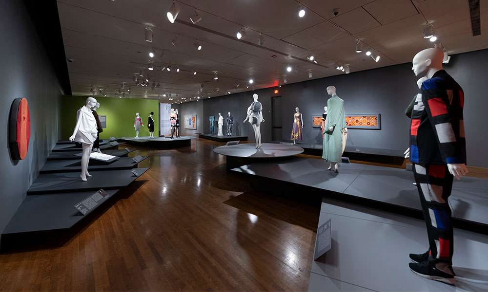 Room display of mannequins
