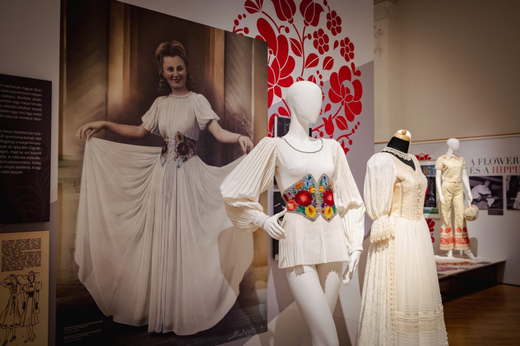 Mannequins wearing white dresses with floral patterns.